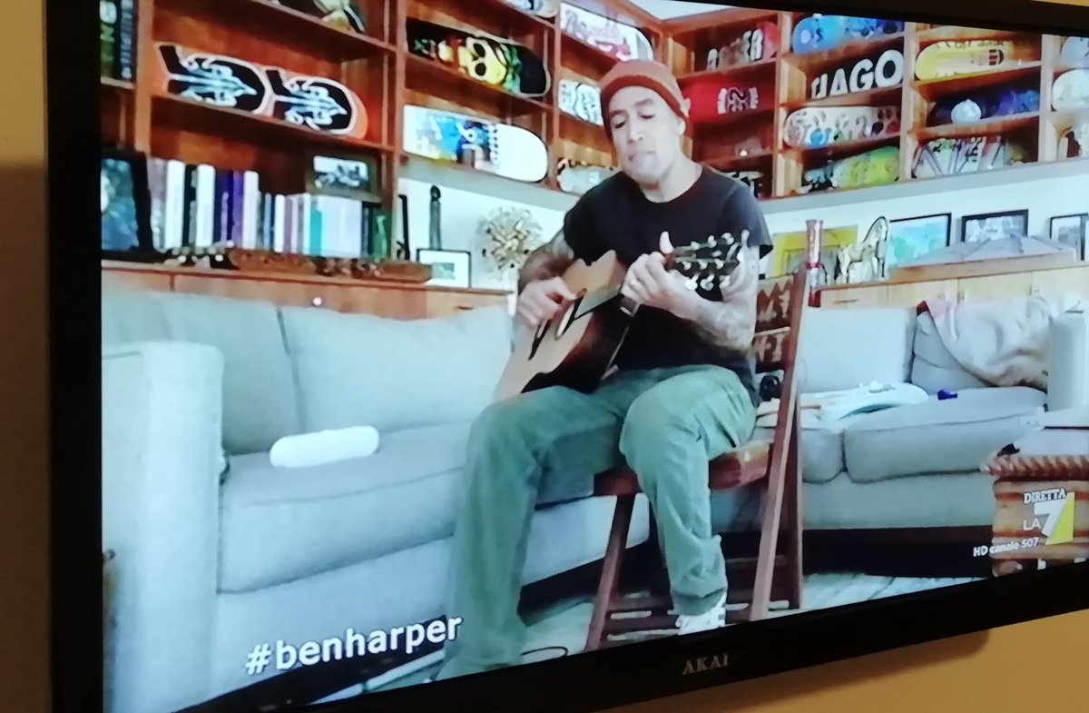 vincep82's tweet photo. @welikeduel hai gongolato un pochettino stasera eh @zdizoro! Ma ci hai fatto un regalone... Sticazzi! Grande @BenHarper, as always! https://t.co/B1GjM7Lw8v