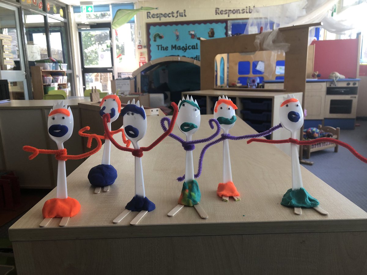 saf_hub's tweet image. The SAF Primary Hub children made their own Forky toys yesterday!