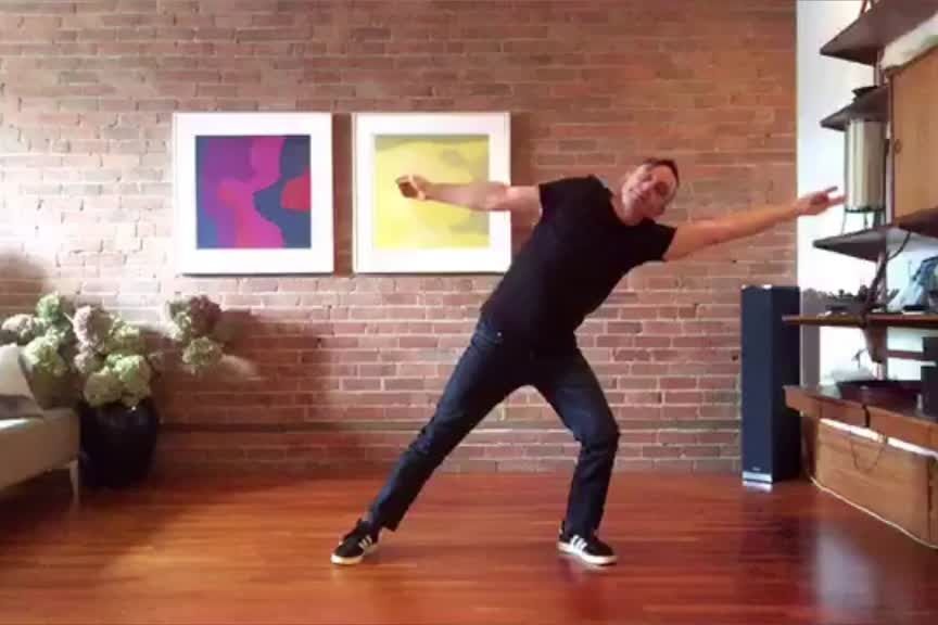 La #danse en ligne du #GrandContinental sous l’initiative du chorégraphe @SylvainEmard | <a href="/LP_LaPresse/">La Presse</a> buff.ly/3eE8R5p