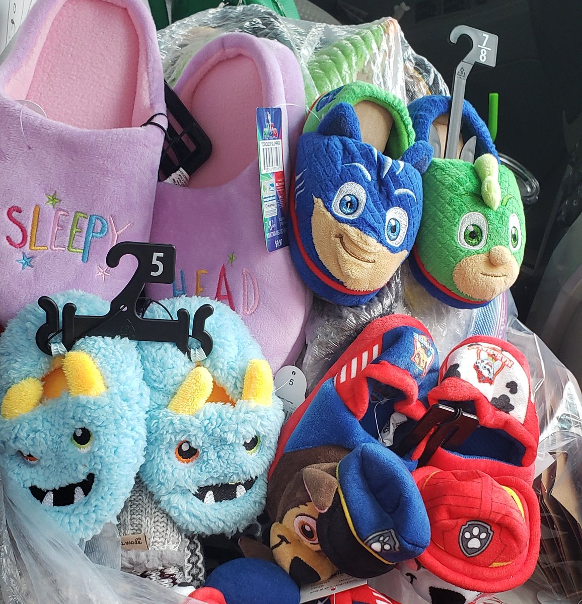 ZachsToyChest's tweet photo. Busy 🐝 We've done 3 toy drops - James & Connie Maynard, OBX Hospital and @uncchildrens.You made this happen by supporting ZTC! @theouterbanks
#toys #smiles #joy #toysmatter #toysforkids #community #volunteer #charity #givejoygetjoy #couragecards #thankyou #toychestlife #ZTCcares https://t.co/BSYWV7FPR4