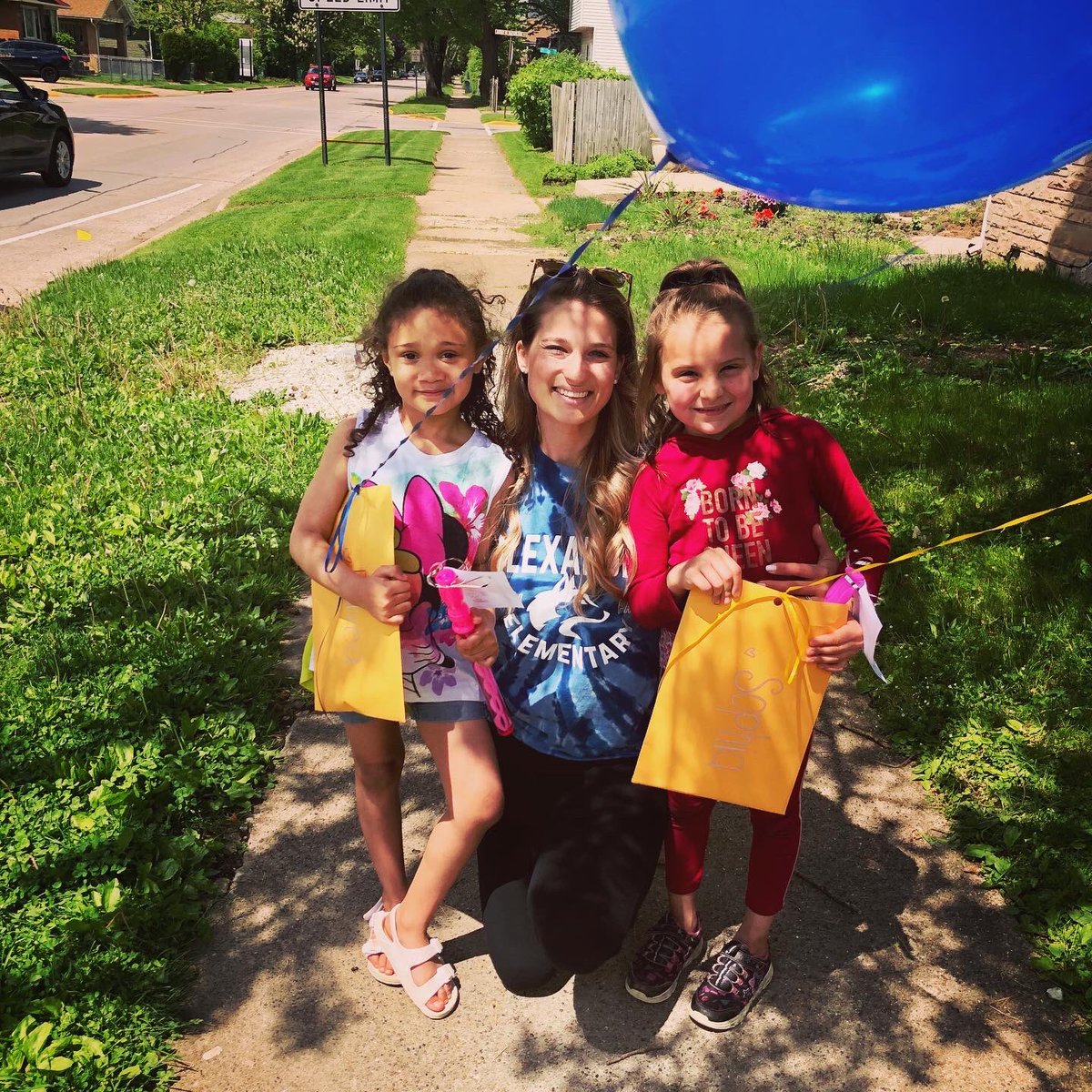 kaleidescopeink's tweet photo. And with a snap of our fingers and the saddest goodbye, my Kinders are now 1st graders 😭🥳 YOU DID IT! Happy summer! ☀️ @d187engaged @AlexHuskies187 #kindertofirst #congrats https://t.co/0Rp5yNUrbZ