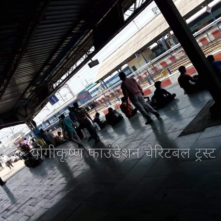 Yogikrishna_F's tweet photo. #IndiaFightsCorona:
मानव सेवा सबसे बड़ा धर्म  , इस बिकट महामारी में एक छोटी सी कोशिश , योगीकृष्ण फाउंडेशन चैरिटेबल ट्रस्ट  द्वारा बिहार ,
#HealthForAll #CoronaOutbreak 
#Lockdown4 #YGfoundationT https://t.co/0T4MhUCunc