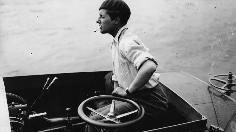 day 15 : joe carstairswealthy british power boat racer; known for her "eccentric" lifestyle and appearance (she was tattooed)famous lovers include dorothy wilde and actresses like marlene dietrich (carstairs snapshots of hers in 3), tallulah bankhead and greta garbo