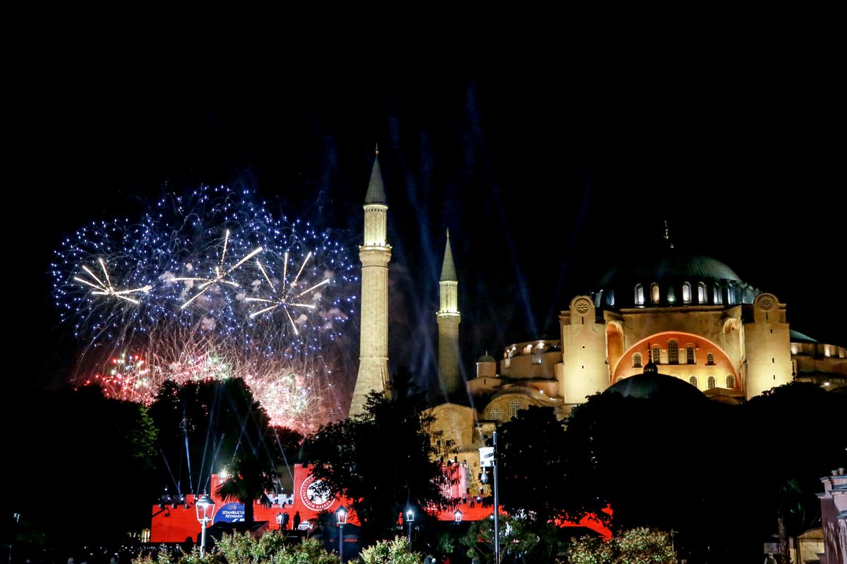 Cumhurbaşkanımız Recep Tayyip Erdoğan, Kültür ve Turizm Bakanlığı tarafından Ayasofya'da düzenlenen "Fetih Şöleni" etkinliğine video konferans yöntemiyle katıldı. #AyasofyadaFetih