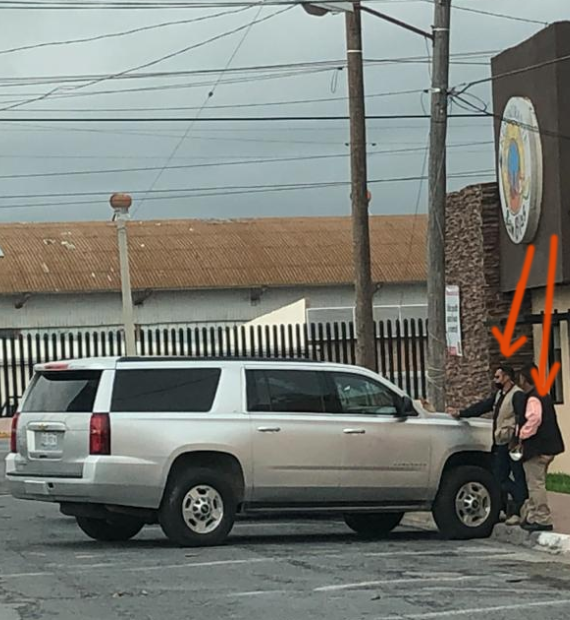 Cabezaderiata's tweet photo. #reynosafollow,#cdvictoria,#matamoros Reynosa Segura ?,camionetas blindadas para ir a tragar como sicarios, pero son los de la seguridad que no se sienten seguros, lo mismo en un restaurante que un puesto de tacos con las armas largas a media calle,tan largas como las uña$. https://t.co/VDA1TtntOn