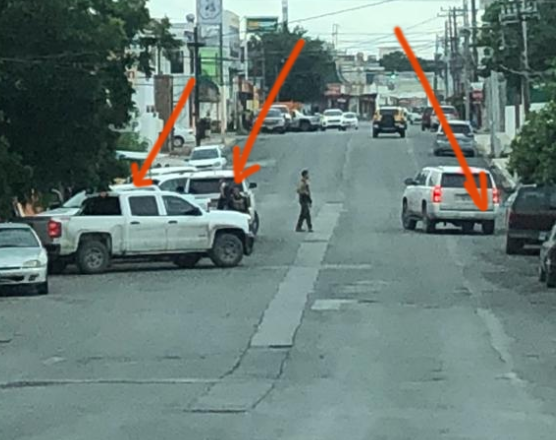 Cabezaderiata's tweet photo. #reynosafollow,#cdvictoria,#matamoros Reynosa Segura ?,camionetas blindadas para ir a tragar como sicarios, pero son los de la seguridad que no se sienten seguros, lo mismo en un restaurante que un puesto de tacos con las armas largas a media calle,tan largas como las uña$. https://t.co/VDA1TtntOn