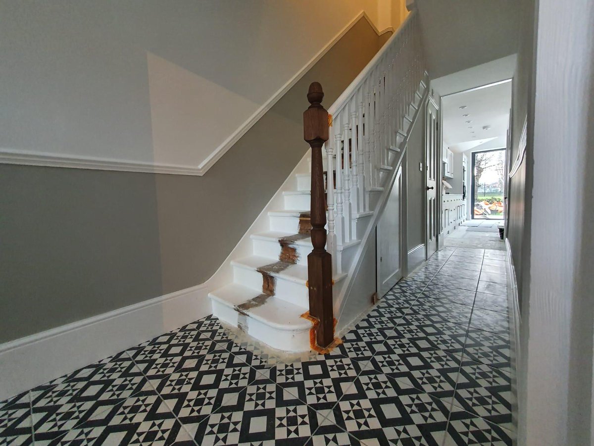 SJTiling's tweet photo. Recently finished hallway. Materials from @BALtiling and @SchluterSystems 👍 https://t.co/NXFjaKkliK
