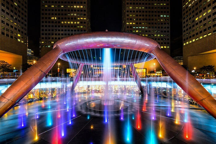 calwaters's tweet image. Amazing Water Features #6 
Fountain of Wealth, in Singapore was recognized by the Guinness as the World&apos;s Largest Fountain.The bronze ring  represents the quality and harmony of all races and religions. #waterfeatures #waterfeaturedesign Source:sunteccity.com.sg/attractions/