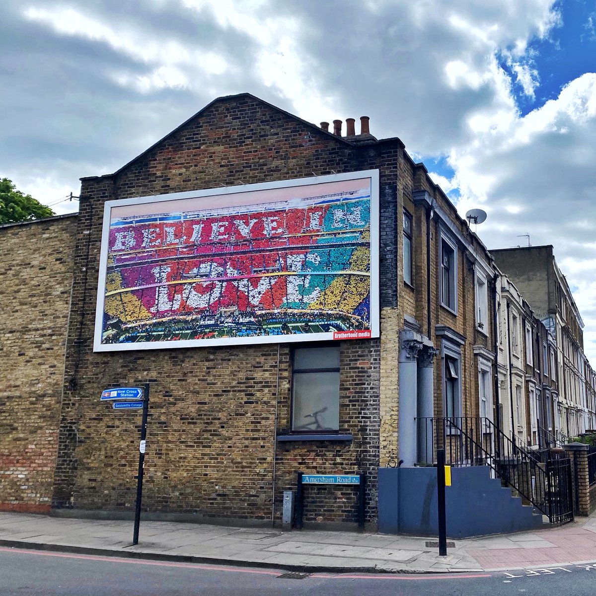 Thanks <a href="/brohoodmedia/">Brotherhood Media</a> for spreading good vibes in London. More messages from great artists at #billboardpositive. Needed now more than ever. PH