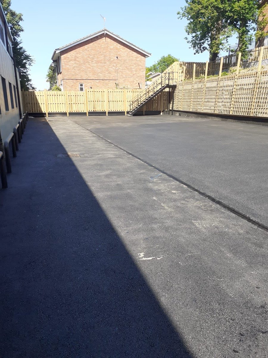 ltd_surfacing's tweet photo. 40 tonne of hand lay today by the Harris team well done everyone 👊🏻😎👏👏🥵 https://t.co/21O3x3CHOF
