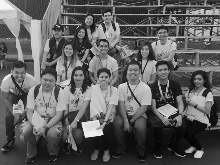 alecarpism's tweet image. Lakas ng loob ni bakla magvolunteer mag isa oh, kala mo naman wala s’yang social anxiety. #TBT #Pasinaya2017