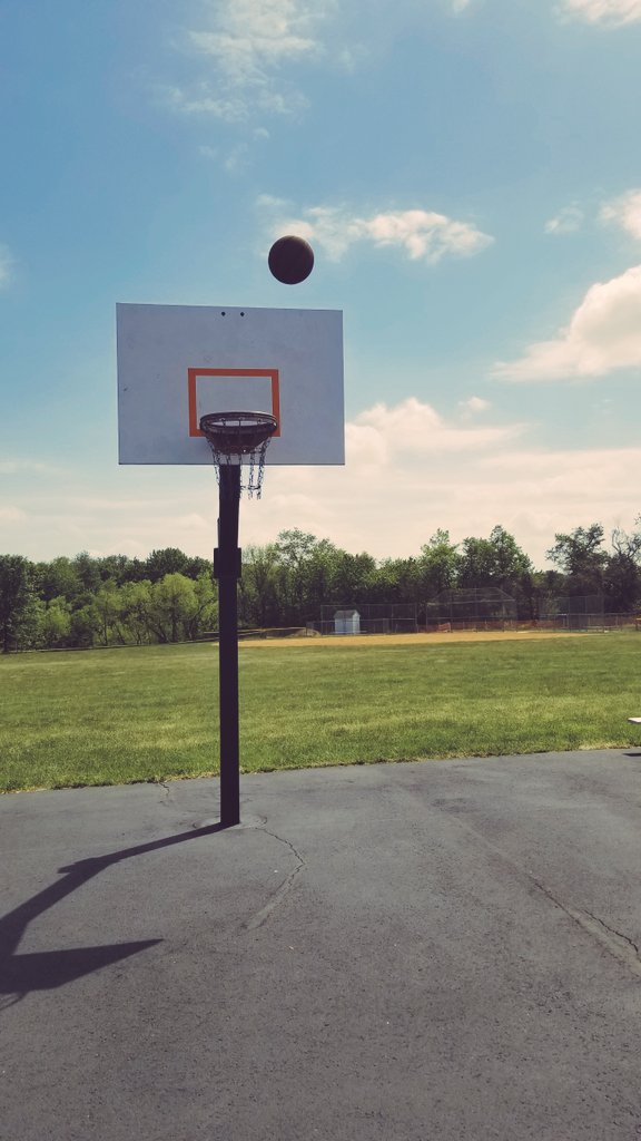 ces413's tweet photo. Finally found a place to ball that hasn't been torn down. And I have it all to myself! @koolboblove https://t.co/VdUlVZu5lm