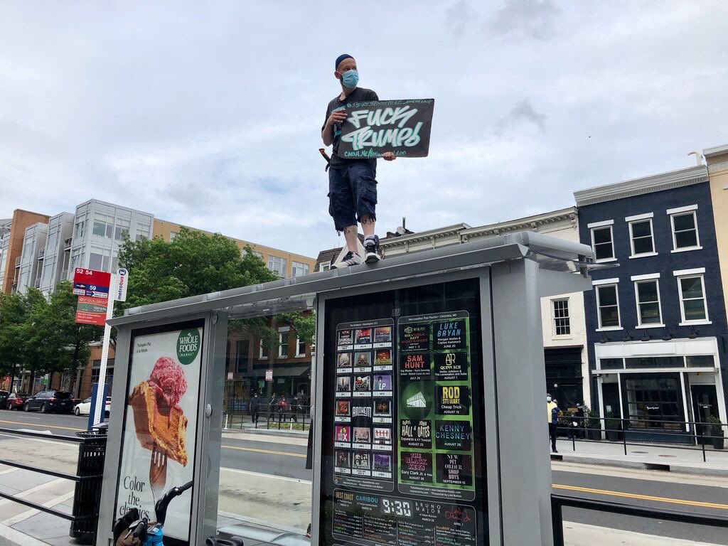 A crowd has begun to gather at 14 and U for a  #GeorgeFloydprotest. More updates for  @washingtonian in this thread, photo by  @EvyMages