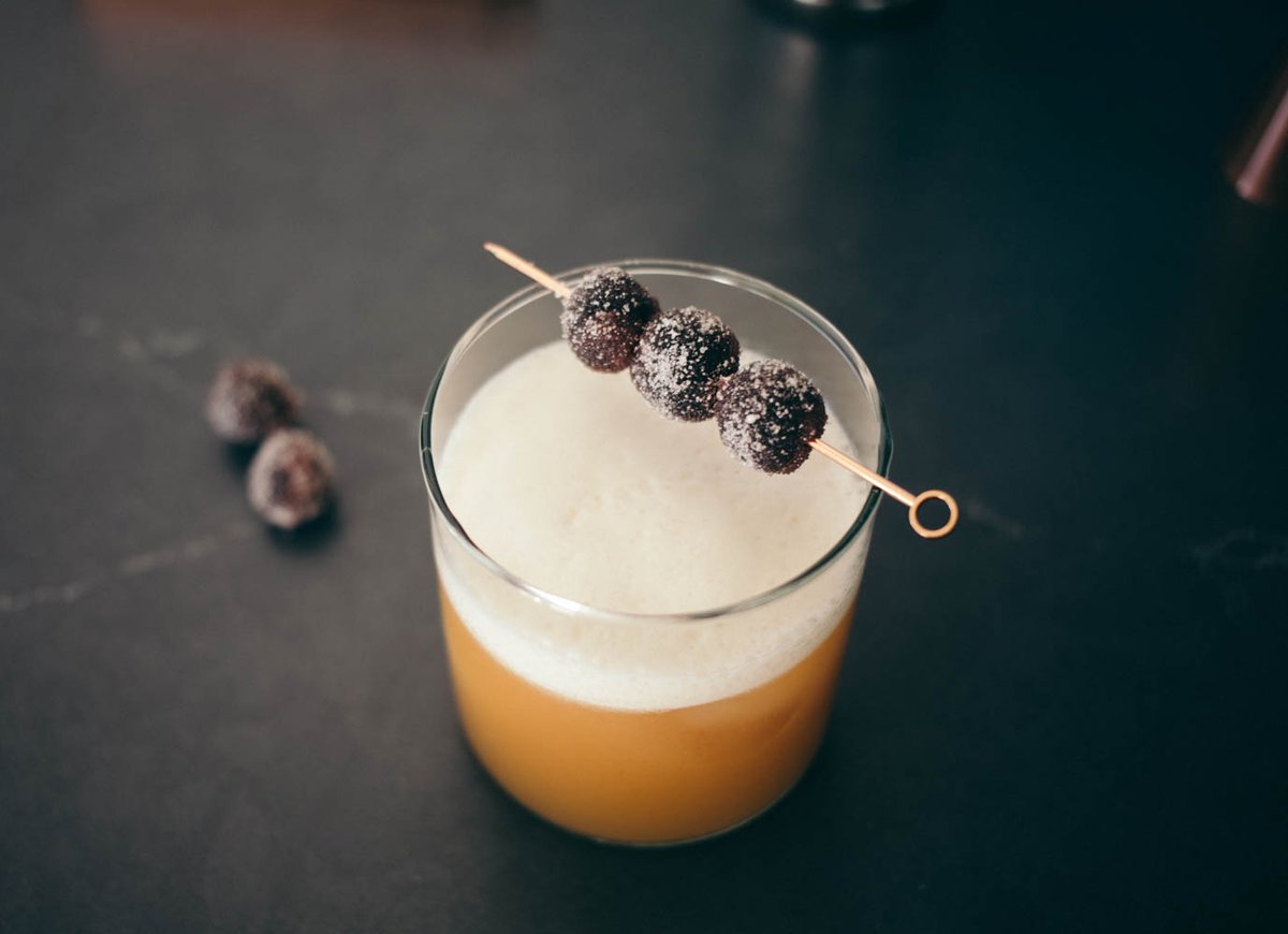 Meet the Singapore Bling cocktail, inspired by CRAZY RICH ASIANS. Get the recipe on <a href="/RomComFestival/">Rom Com Fest</a>!  romcomfest.com/blog/a-dash-of…