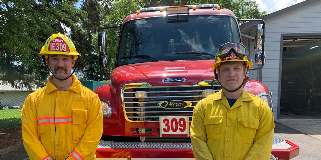 clackamasfire's tweet photo. Its #wildfire season, & our #firefighters would like to remind you to remove dead plants & trees, & look into decreasing #ladderfuels. From 30’ to 100’ out is the Extended Zone – the goal here is not to eliminate fire, but to interrupt a fire’s path. #wildfireprevention https://t.co/gLg5IbfaYy