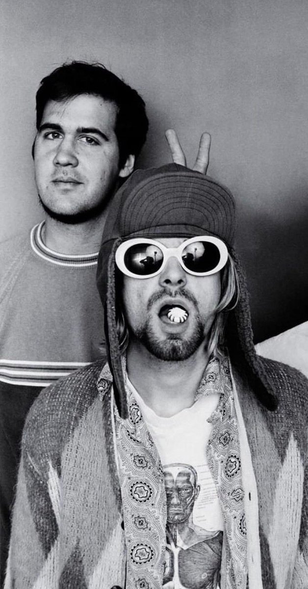  abro hilo de kurt cobain junto a krist novoselic 