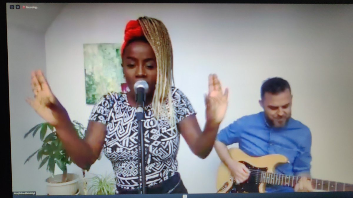 Ashish14_'s tweet image. LIVE performance by AIZA to wrap up this amazing event #siberXchange @DCCybersecurity @durhamcollege @TheAIHub @siberxorg