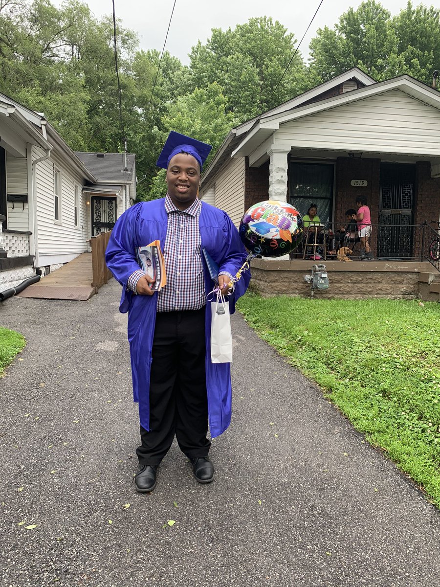 CounselorDLewis's tweet photo. Creating gr8t memories again today celebrating achievement of earning diplomas. What a day! ๐๐. To see parents just as proud of their scholars made my ๐ swell even more. Congrats William, LeโAndre, & Quemoni. @MinorDaniels @vaughn_little @GregVannDEP #MDAStrong #Classof2020 https://t.co/Ks4BLdPAaw