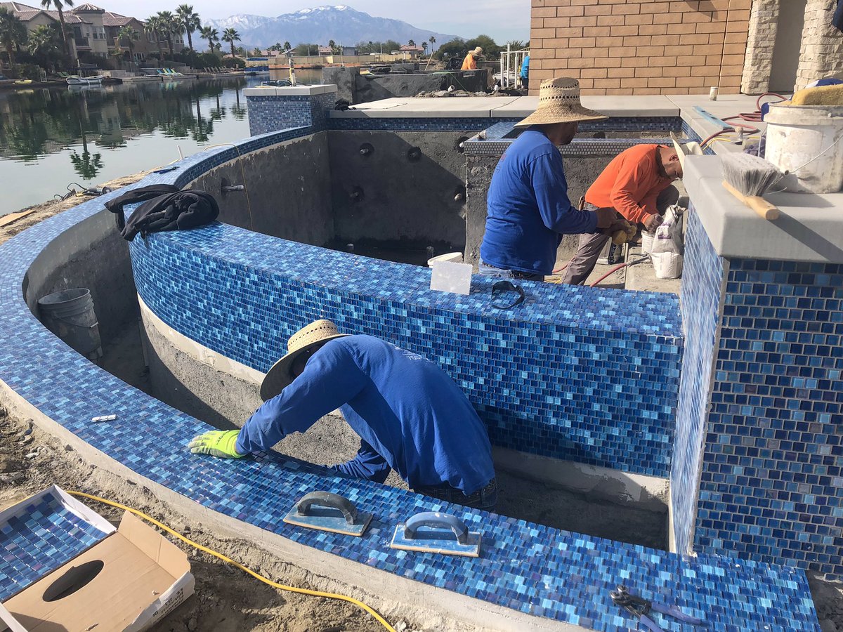 teserraoutdoors's tweet image. Another look at this beautiful #lakeside #infinityedge pool &amp;amp; spa in Lido at #TerraLago! 🤩 Designed &amp;amp; managed by Adam Rodriguez 👏🏽🌴