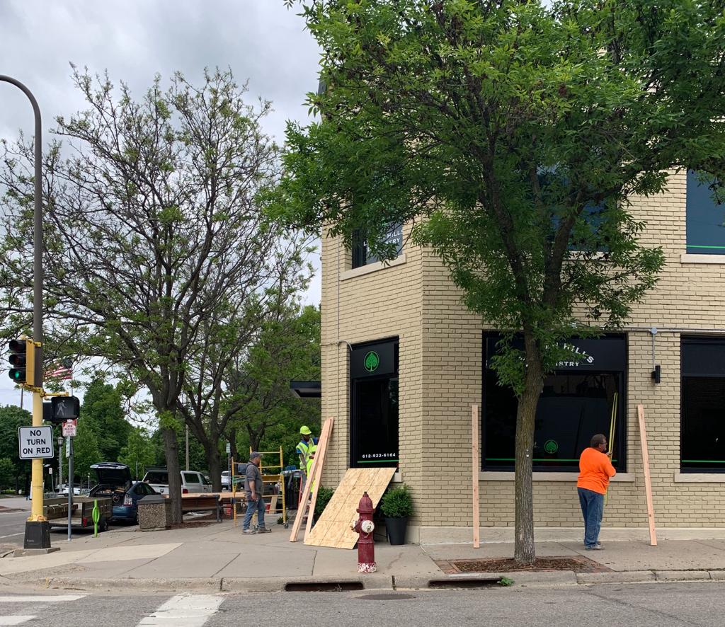 My dental office in the Linden Hills neighborhood of southwest Minneapolis is boarding up their windows this afternoon. We are a long way from the protests, so let's be clear about what's going on here. We don't have a protest problem. We have a policing problem. A thread: 1/