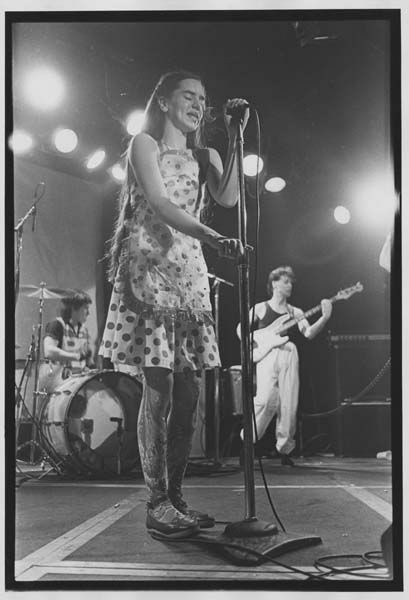 PunkRockStory's tweet photo. One of the most unique voices of punk rock, Su Tissue of The Suburban Lawns. Photo by Ann Summa
#punk #punks #punkrock #hardcorepunk #womanofpunk #sutissue #surburbanlawns #history #punkhistory #historyofpunk #punkrockhistory https://t.co/tOx9F29qTR