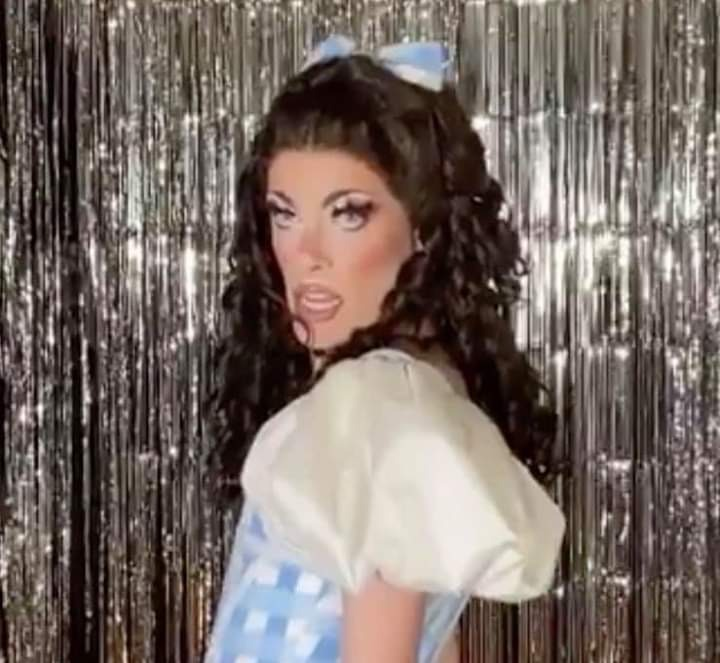 dragliciouz's tweet photo. Expectativa: Dorothy // Realidade: Bernadete #DragRace https://t.co/a8ShY8638Q