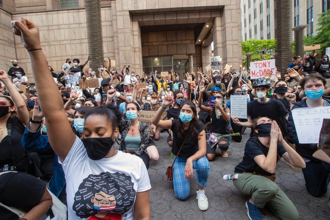 Mark_nonf's tweet photo. The final season of the #ApprenticePresident is ending exactly as I thought it would.
World Wide Pandemic
Over 105,000 dead Americans
Economy Shut Down
Over 40 million out of work
Race Riots
Major cities on fire
#WorstPresidentEver
#GeorgeFloydWasMurdered
#GOP https://t.co/rAnhwM8tci