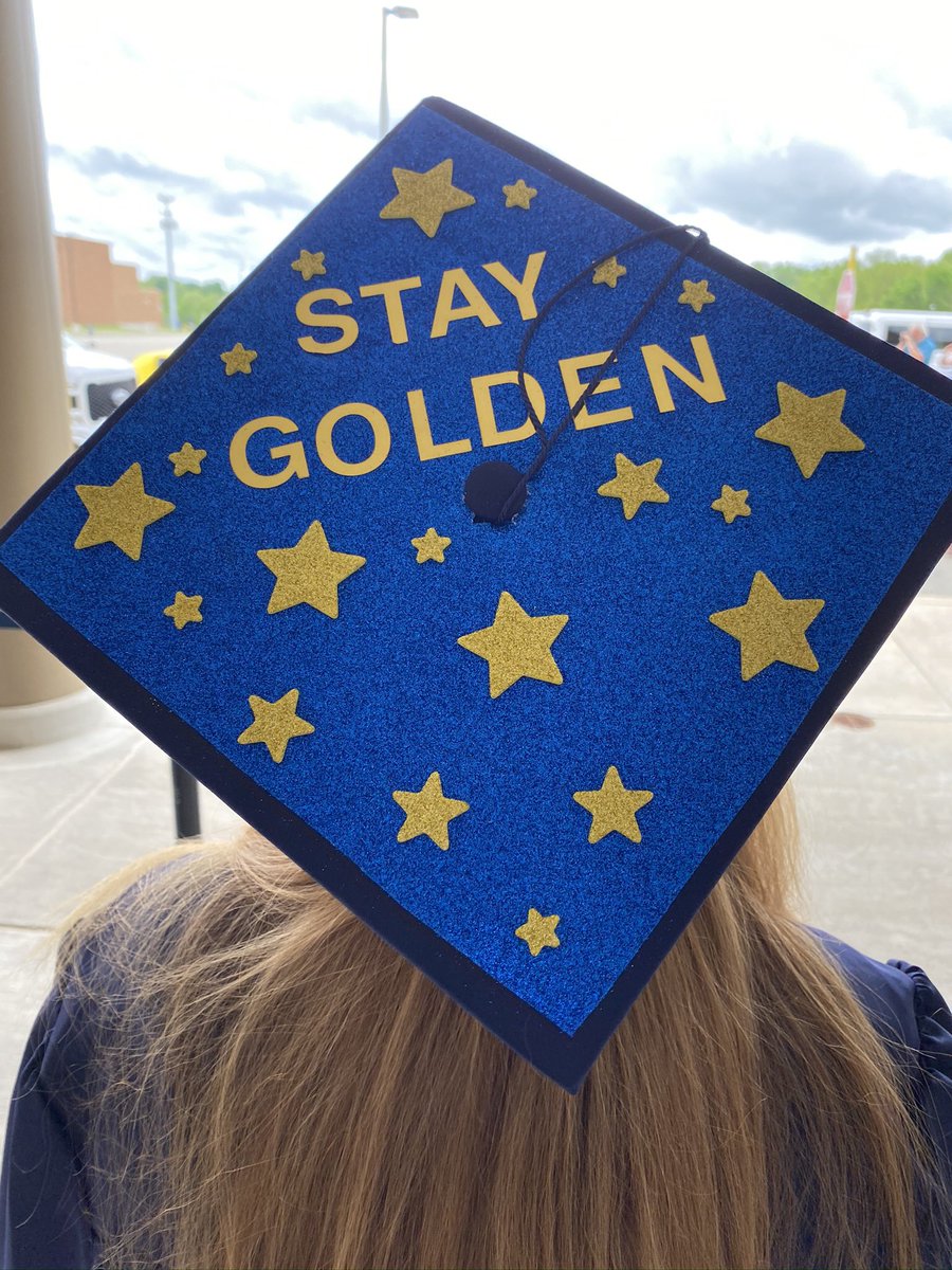 Ringgold_HS's tweet photo. RHS Seniors show off their caps!  Whether it be their college name, or their words of wisdom, RHS Seniors have bright futures ahead! https://t.co/9NuXXAV9EB