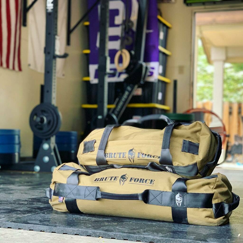 alexbridgeforth's tweet photo. Stoked to get our @bruteforcesandbags in the mail today. Mini has 30# & Athlete bag has 100# in it. #thebridgeforthbox https://t.co/foeApcnf5s https://t.co/n7hiumvDYh
