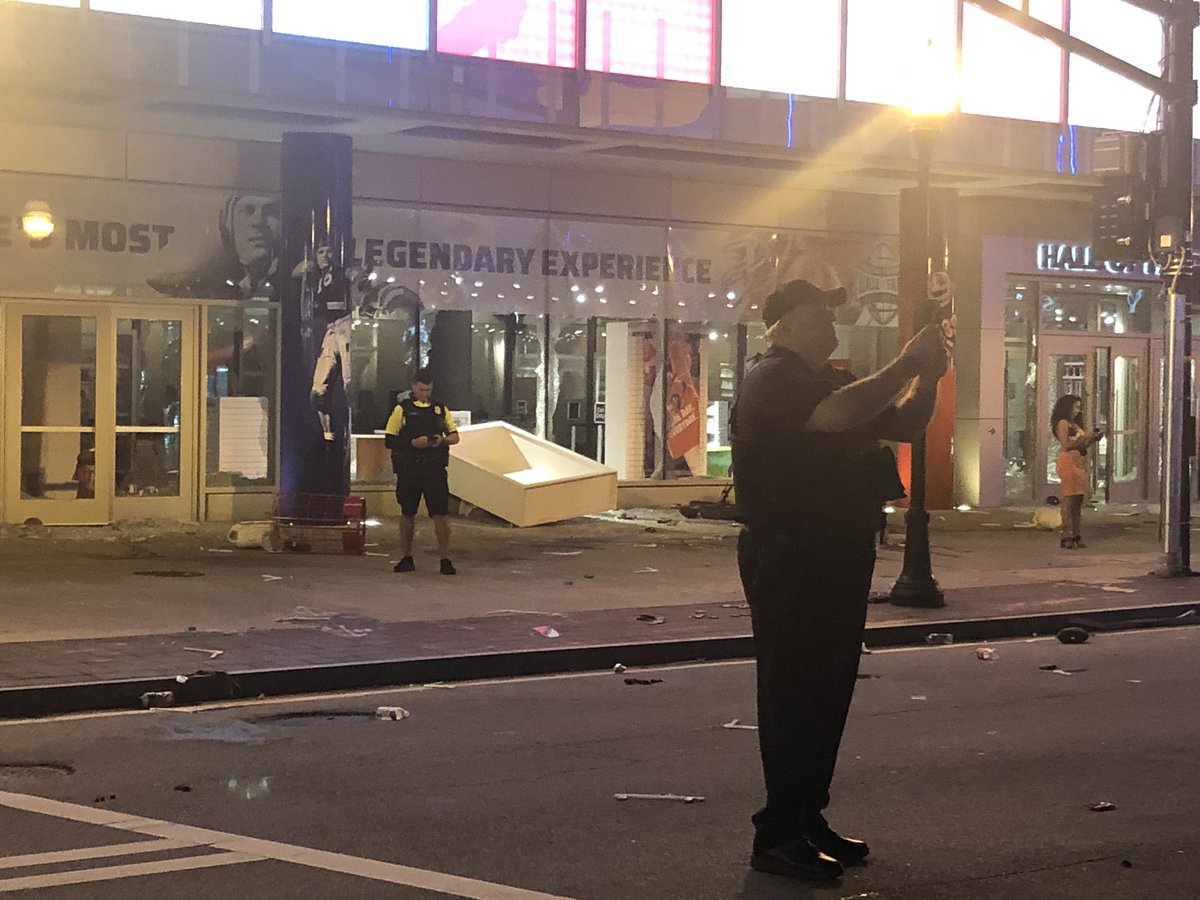 newsworthy17's tweet photo. The scene outside the now vandalized building. https://t.co/mrG8hPyKNp