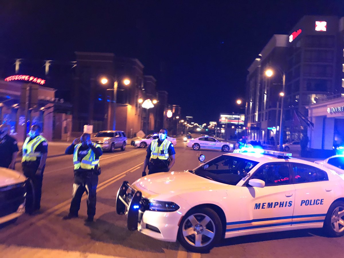 Movement has continued through the intersection. This is the scene to the left of the demonstration.