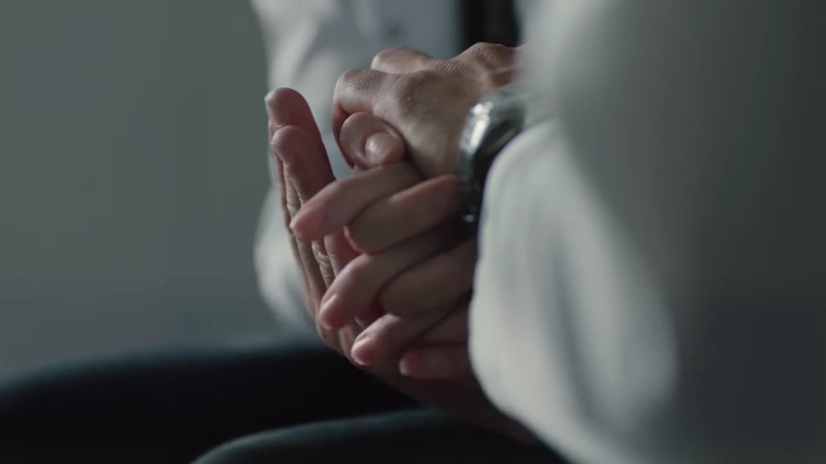 خُلقت يداك لتكون امانٍ لي🖤🖤):