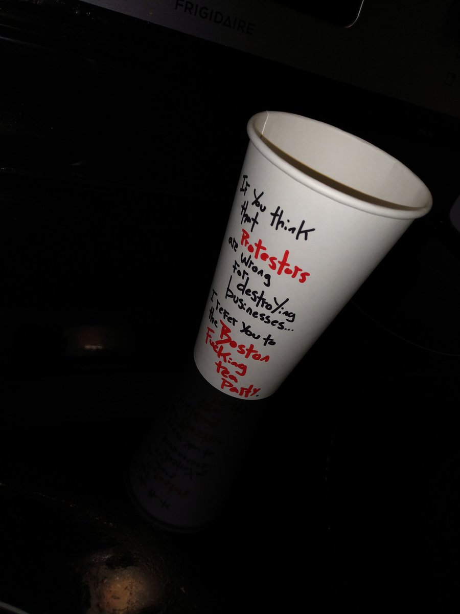 art_cups's tweet photo. You wanna talk about never forget? The American Revolution started with economic disruption. These protestors are the New Sons and Daughters of the American Revolution. #artcups #georgefloyd #minneapolis #resist #blacklivesmatter #bostonteaparty #romeisburning #neverforget https://t.co/JzHq5v28Zn