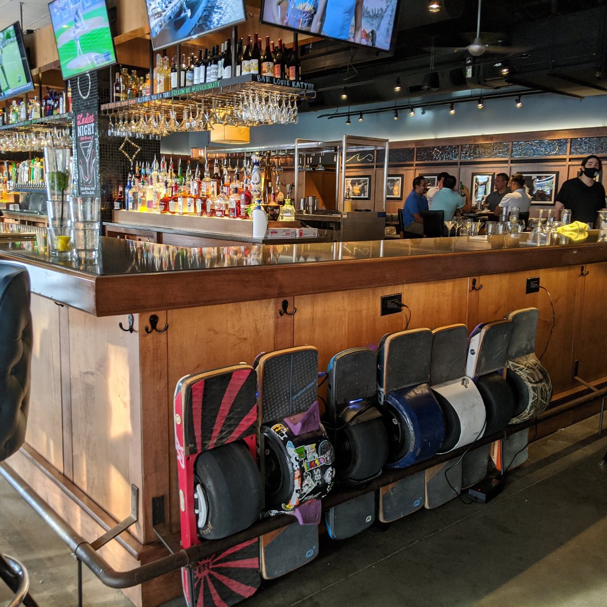 iamthejaker's tweet photo. When the bar happens to have onewheel mounts 👌💯 https://t.co/ovul1S1UoJ