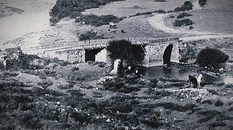 Tokat Gümenek (Komana) Yıl 1903
Henüz sulama regülatörü yapılmadan önce (antik köprüde mevcut) Yeşilırmağın hayat verdiği ,
Roma, Bizans ve Danişmendli döneminin bölgedeki en önemli yerleşim yeri.