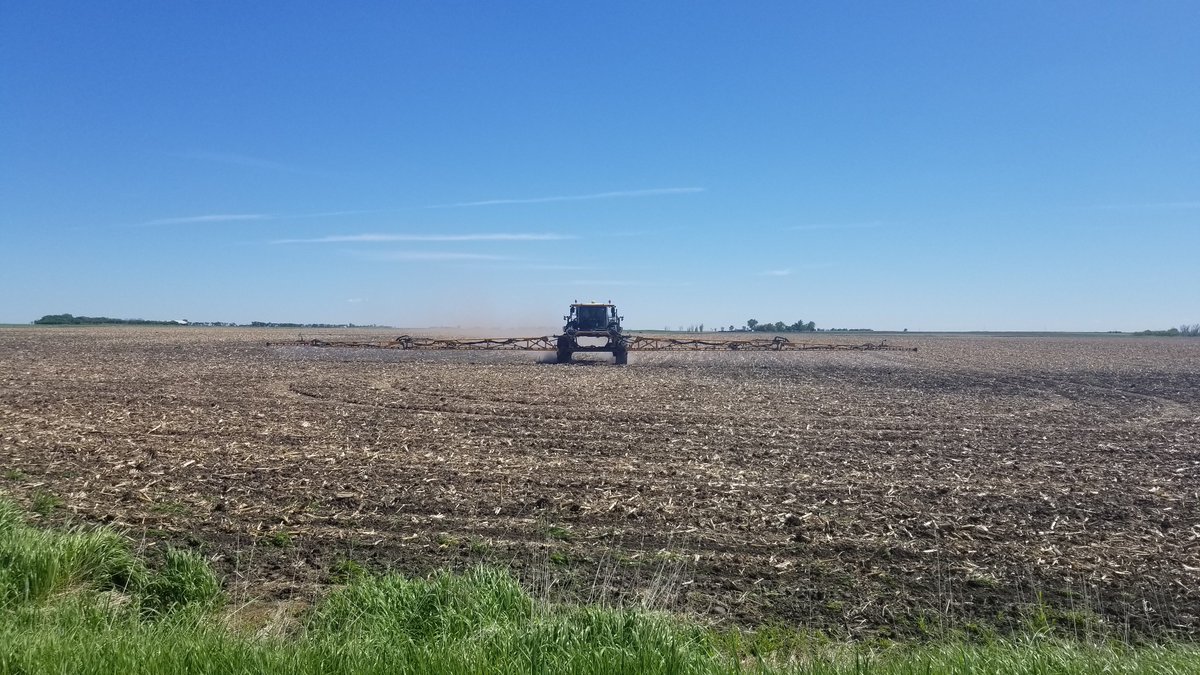 ag_midwest's tweet photo. Laying down some more bean pre's in East Central South Dakota, and can't hardly ask for better weather 👍👍 @hagiemfg https://t.co/mTmKW3BxTD