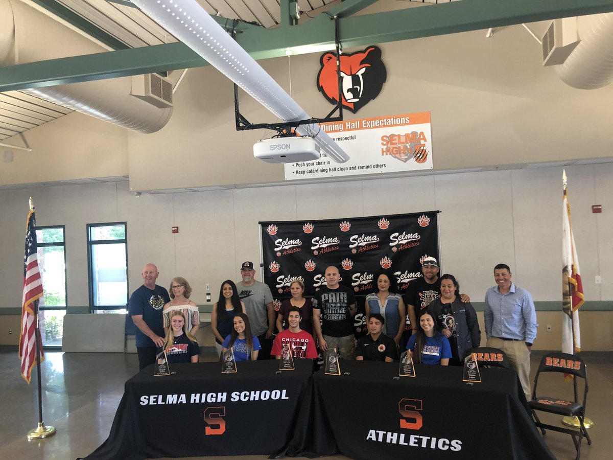 PausdEdServices's tweet photo. Congratulations to our Student Athletes of The Year for your accomplishments in and out of the classroom. Thank you to our parents and coaches for your support and partnership. #SelmaProud #BetterTogether #SelmaStrong https://t.co/YsSy2JKKK4