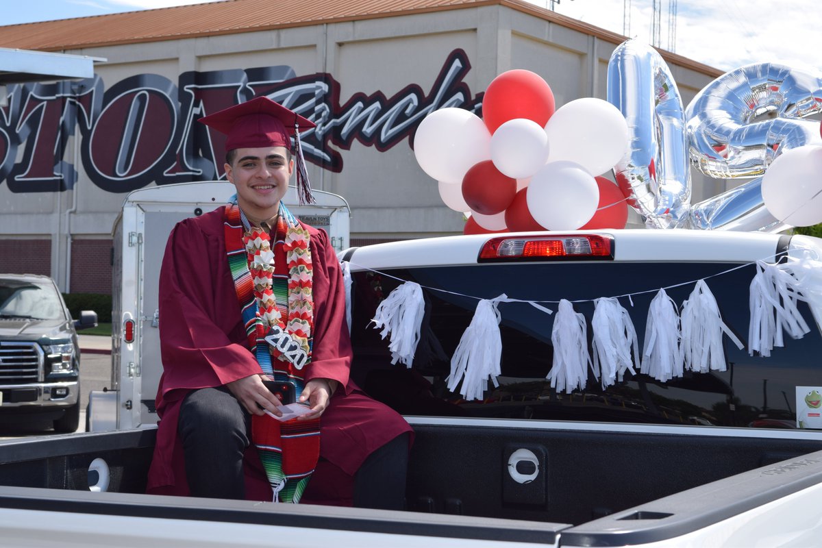 musd's tweet photo. A very sweet ending to a new beginning. The @WRHSJOURNALISM @WRHSLEADERSHIP Cougars, Class of 2020 are looking forward to new endeavors. Congratulations, Cougars! #proudtobemusd https://t.co/hcbvOCscdv