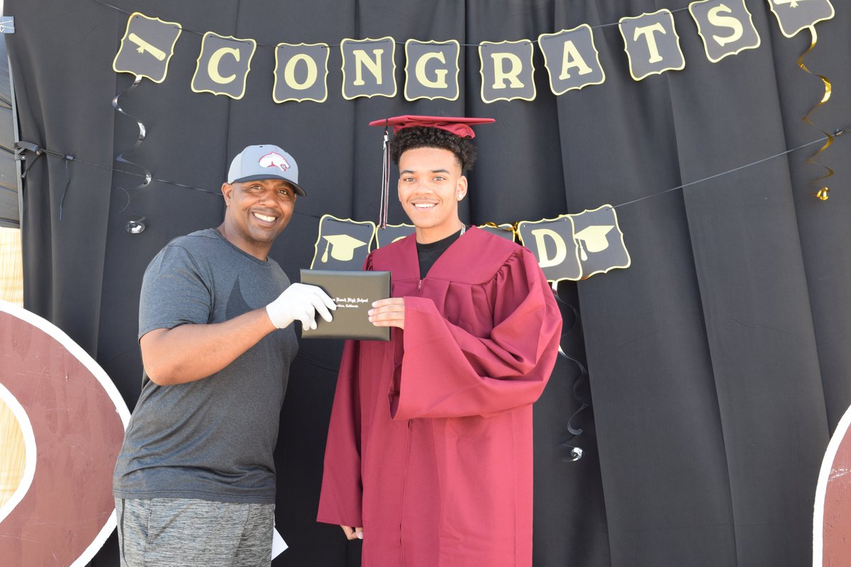 A very sweet ending to a new beginning. The <a href="/WRHSJOURNALISM/">WRHSjournalism</a> <a href="/WRHSLEADERSHIP/">WRHSLEADERSHIP</a> Cougars, Class of 2020 are looking forward to new endeavors. Congratulations, Cougars! #proudtobemusd