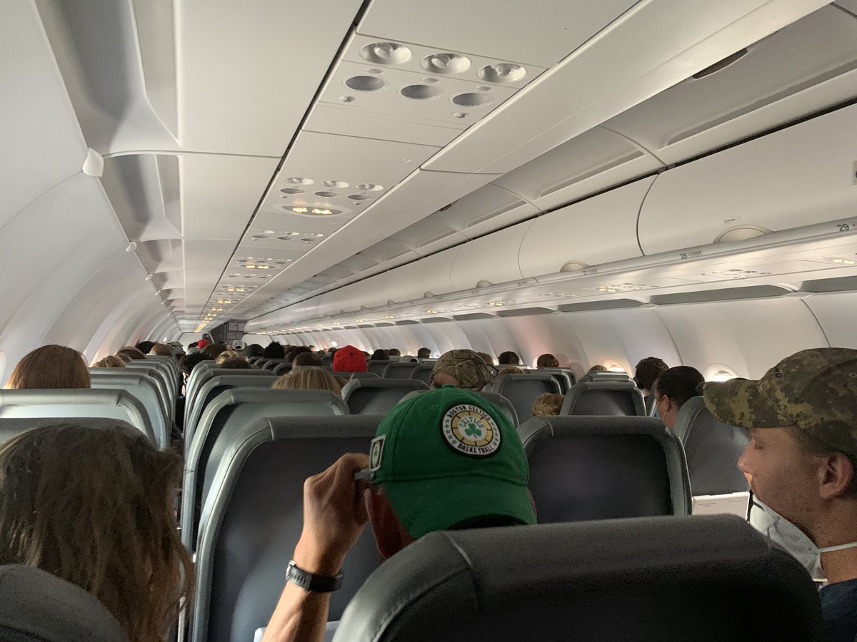 fitzgerald_tom's tweet photo. Murdering it with social distancing @FlyFrontier grape job. https://t.co/RhtlHWjJMO
