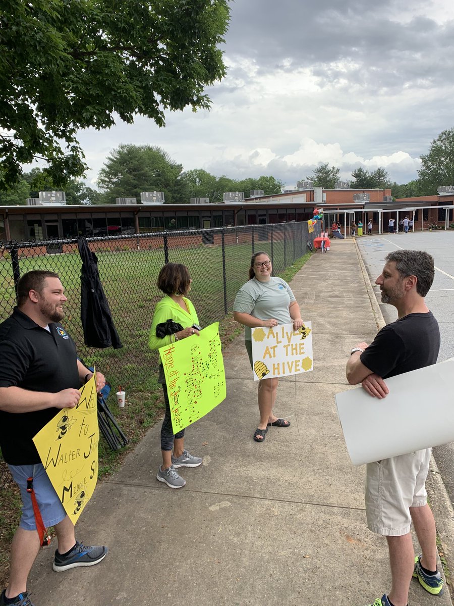 Speakerlorax828's tweet photo. Welcome to Walter Johnson Middle School Hillcrest Cougars! #bestatthecrest #ALIVEATJACKETHIVE  @chloecaldwell91 @bcpshillcrest https://t.co/gbM6sgYuWF