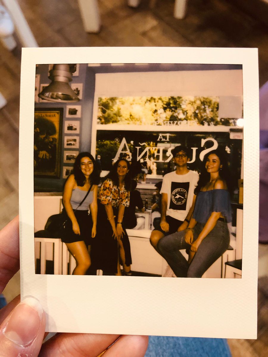 Elviicarrion's tweet photo. Ya sabía que eran especiales, pero hoy más que nunca me lo han demostrado. Me dan la vida y son parte de ella. Os quiero muchísimo, tanto a los que salen en la foto como a los que no. Os adoro, qué suerte tengo ♥️ https://t.co/L11QKZb25Z