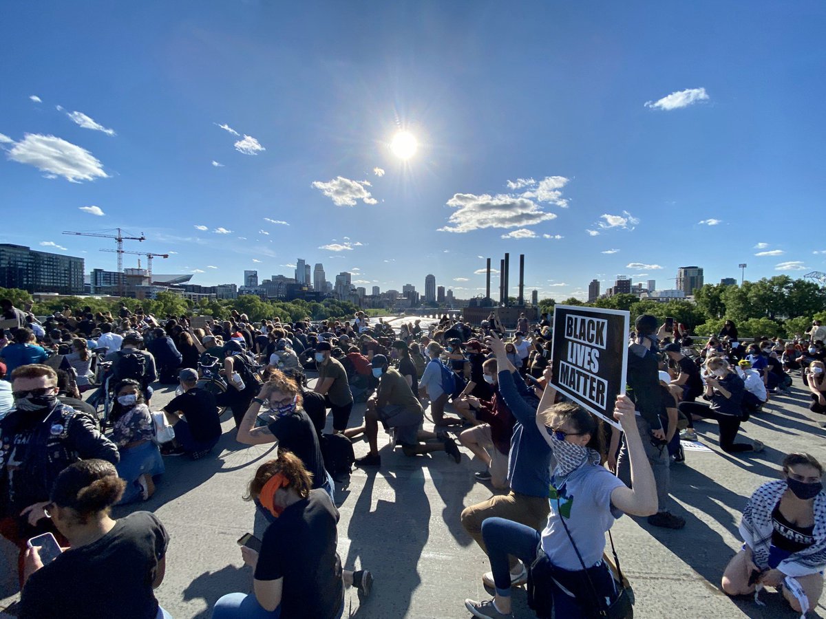 Protestors take a knee over the Mississippi as they take over Interstate 35W #Minneapolisprotests <a href="/USATODAY/">USA TODAY</a>