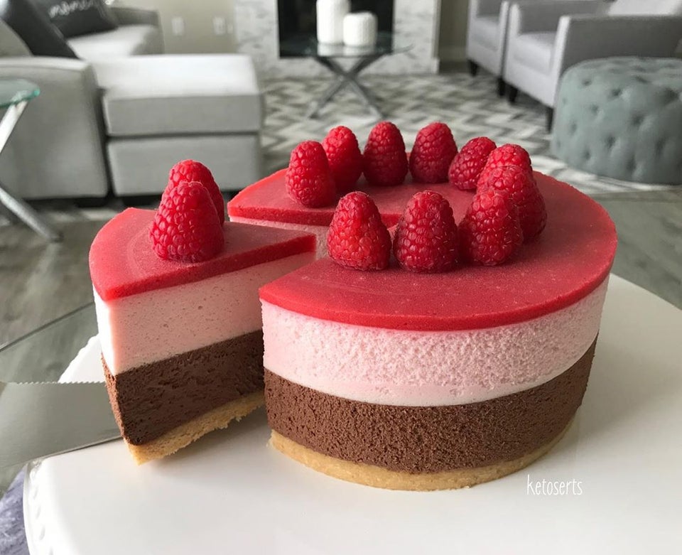 KetoPrincess1's tweet photo. #Keto Chocolate and Raspberry Mousse Cake [No-Bake] 💥
full recipe in comments!

If you don't know how to start keto properly or do you want to lose possibly 5-10 lbs in the first week alone with keto diet Click here
https://t.co/UIGicnHTcw

Our Instagram:
https://t.co/nTQNy3Sop7 https://t.co/c8xCv4pEAP