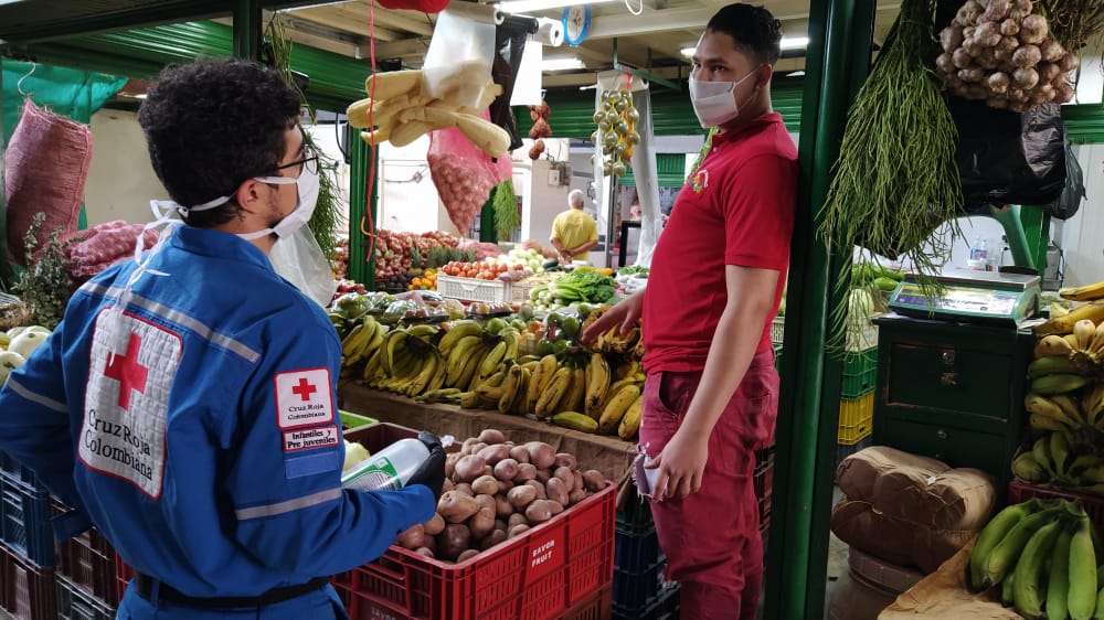 CruzRojaAntioq's tweet photo. #CRCSA | El Grupo de Apoyo #Copacabana realiza Jornada de sensibilización sobre acciones preventivas en tiempos de #Covid19 en la Plaza de mercado del Municipio.
#JuntosProtegiendoLaVida https://t.co/9p66Q02KtK