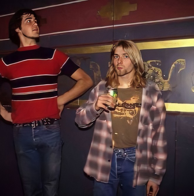  abro hilo de kurt cobain junto a krist novoselic 