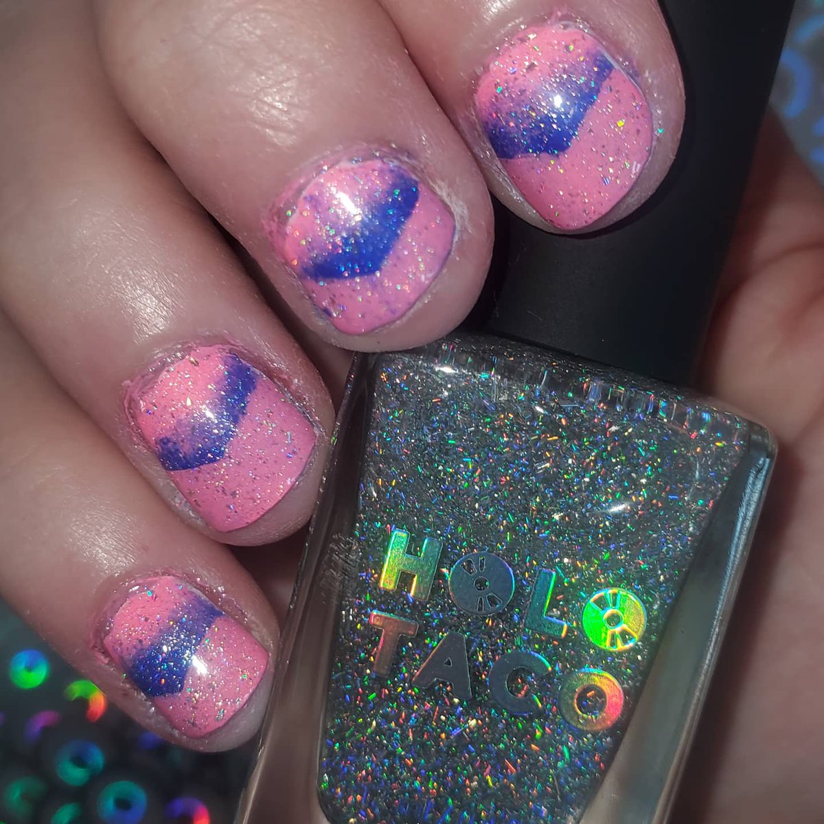 XMiyuki93X's tweet photo. I decided to recreate @nailogical scale gradient for the first time!๐๐
I have a linear holo + Flakie holo taco! And I neve done this before! It was hard at first but I got the hang of it!๐ hope u like it!
@holotaco @ChinaGlaze
#nails #scaledgradientnails https://t.co/TiVjyXhpmu