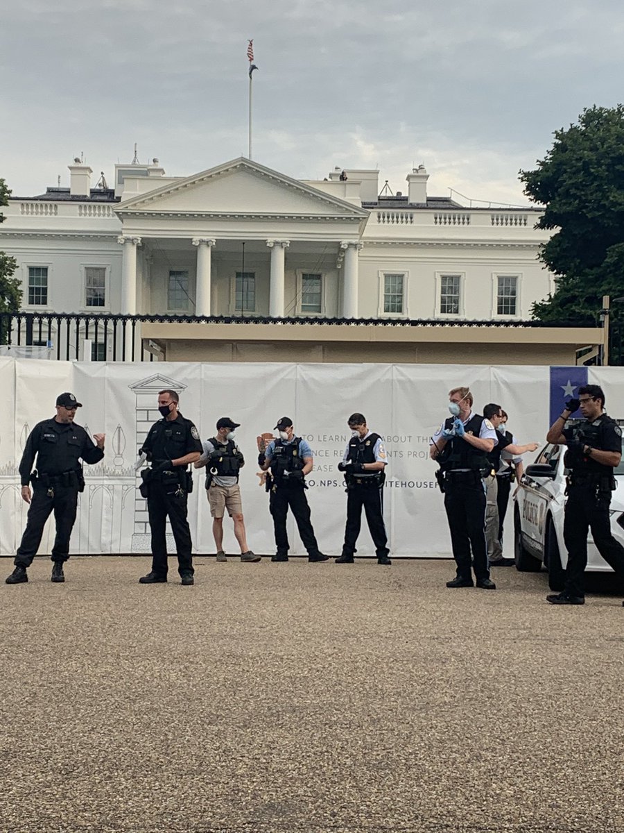 papasangirl's tweet image. They’re handing out goggles #dcprotest #blmdc #dc #GeorgeFloydprotest