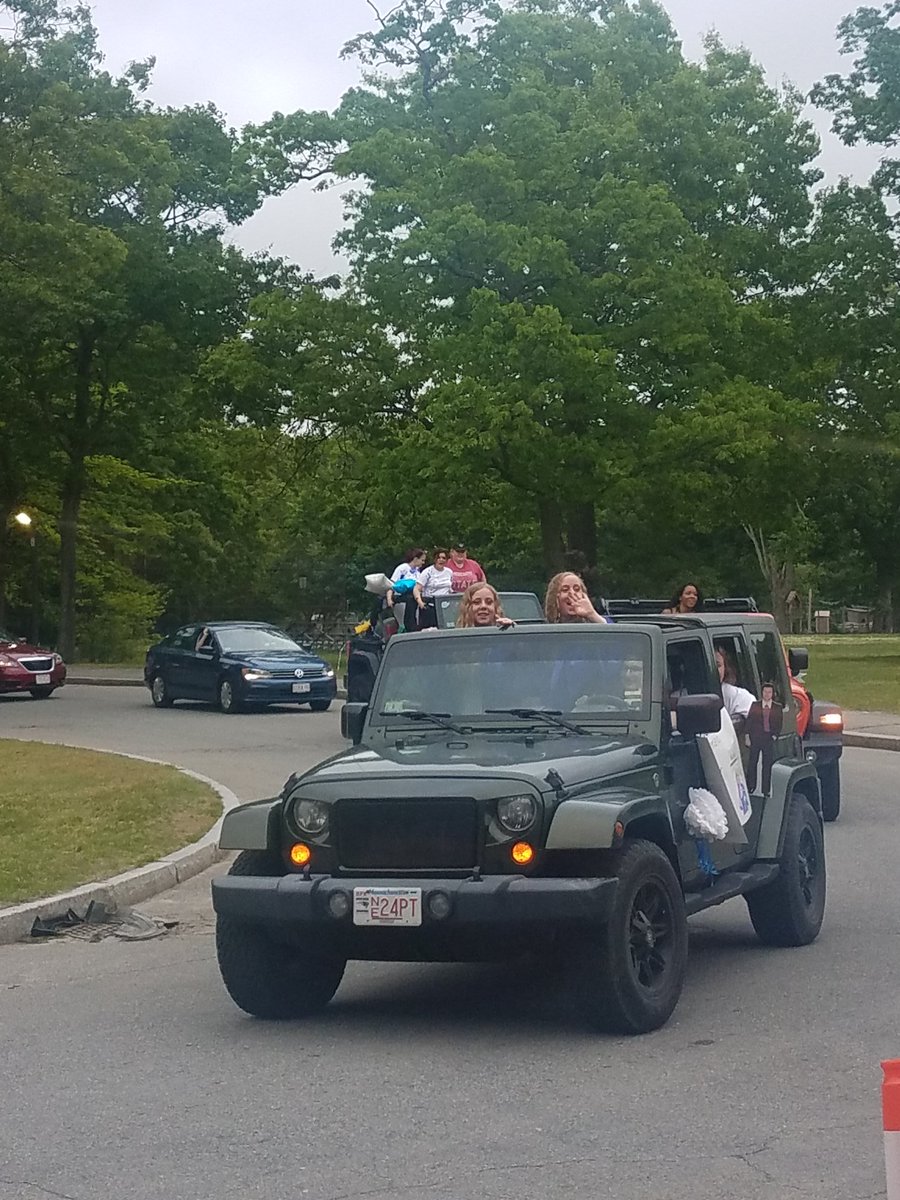 ALarsonAHS's tweet image. Senior Parade 2020. So happy to see and celebrate all of you! @ahs2020class