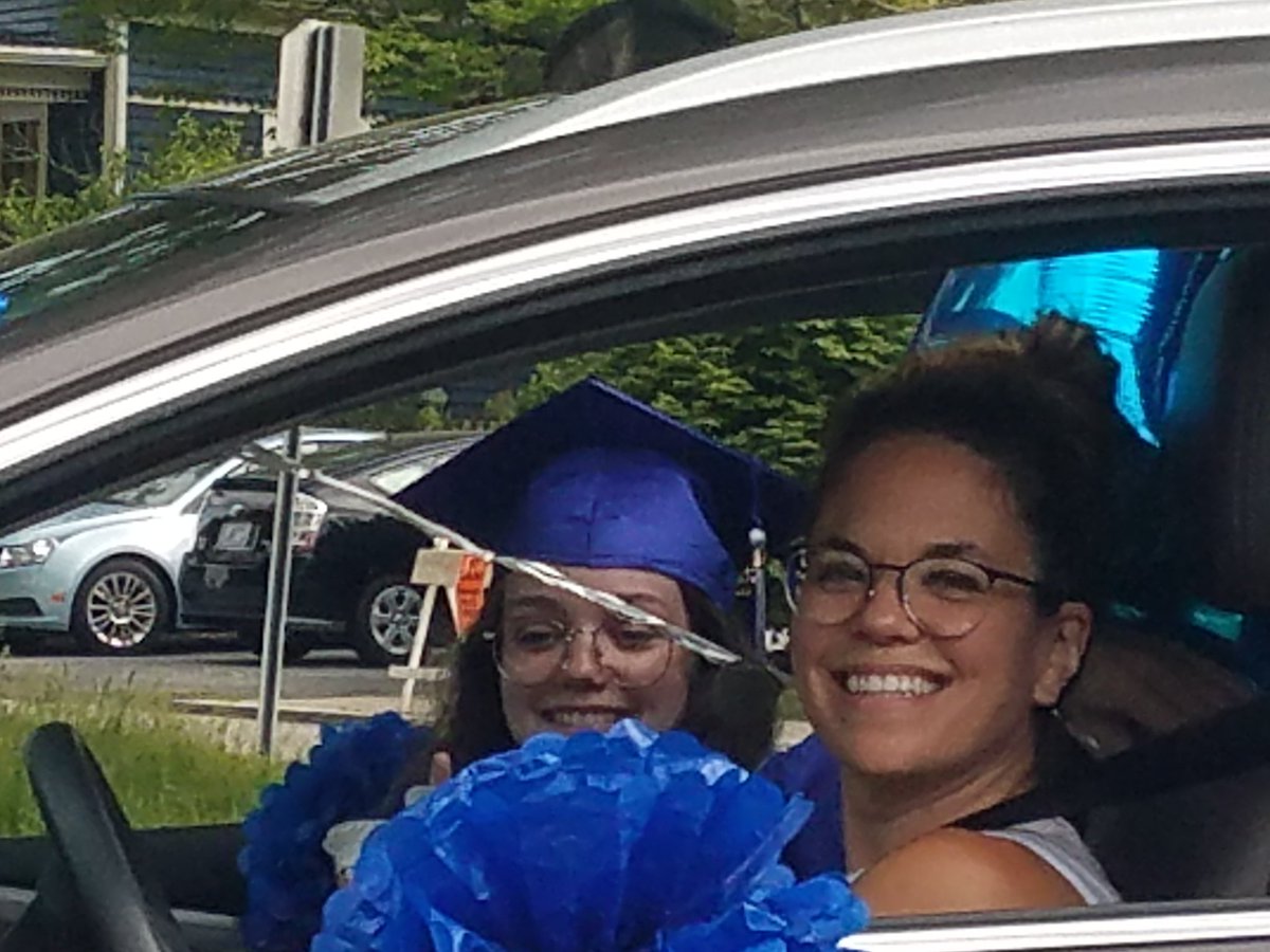 ALarsonAHS's tweet image. The Senior Parade was made sweeter with ice cream from Bliss.Thank you!